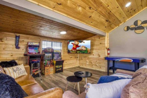 Country Cabin, Fenced area for pets, Hot Tub, Arcade!!!